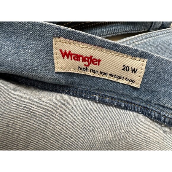 Wrangler Women’s High Rise True Straight Crop Jeans 20W Light Wash Distressed Ra - Picture 3 of 11